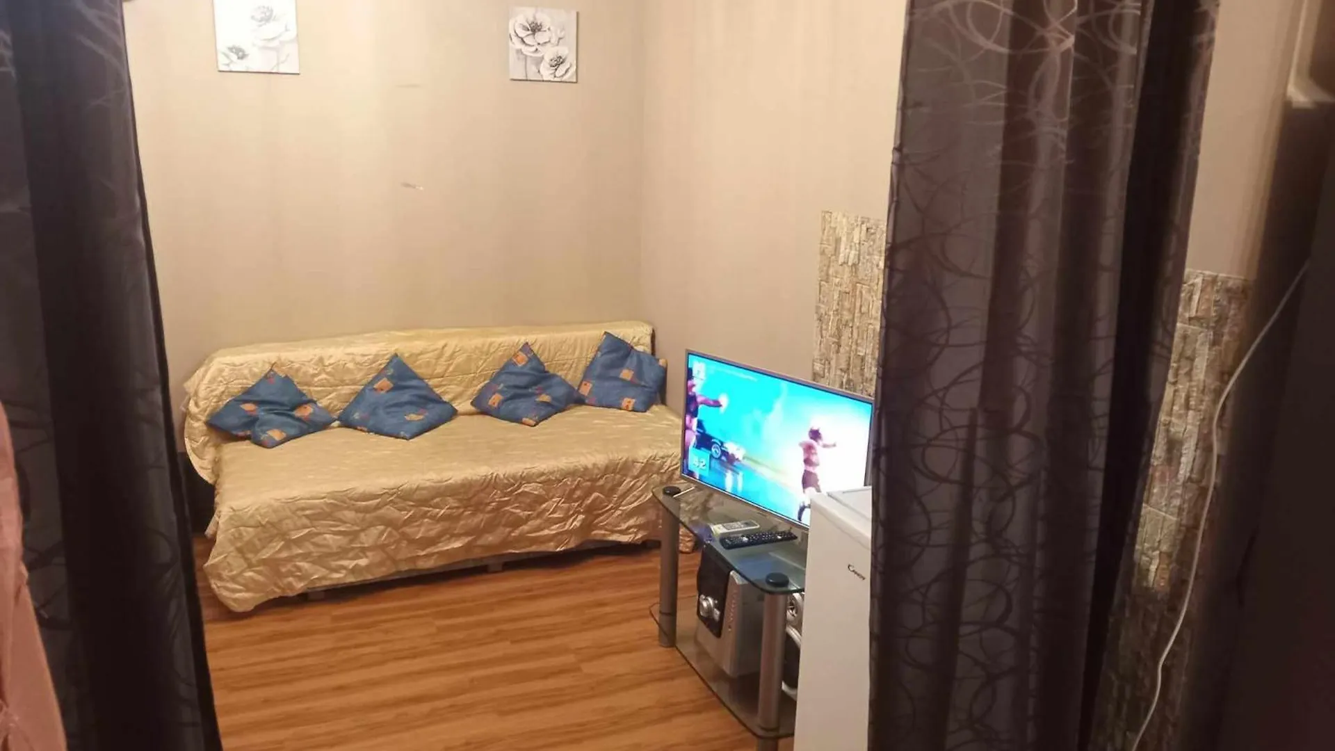 Apartment Alen Mak Warna